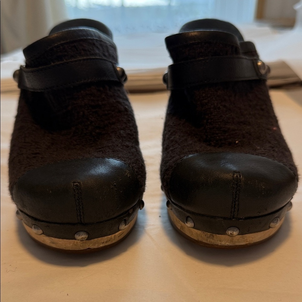UGG Jolene Leather Platform Clogs with Wooden Heel Black Studded Women's 8 - Picture 3 of 12